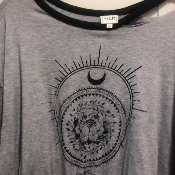 Boho Distressed T-shirt - Picture 1 of 4